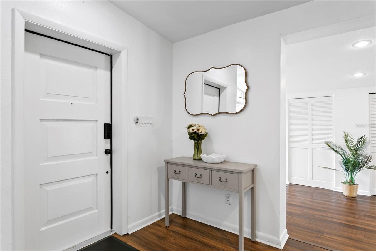 2407 S Lois Ave - Photo 3 of 50
