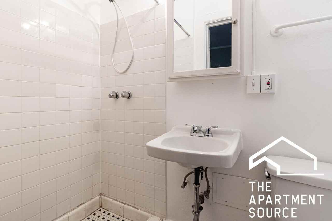 3831 N Fremont St #411 - Photo 5 of 8