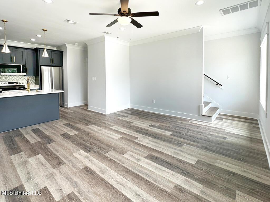 10152 Seymour Ave - Photo 2 of 35