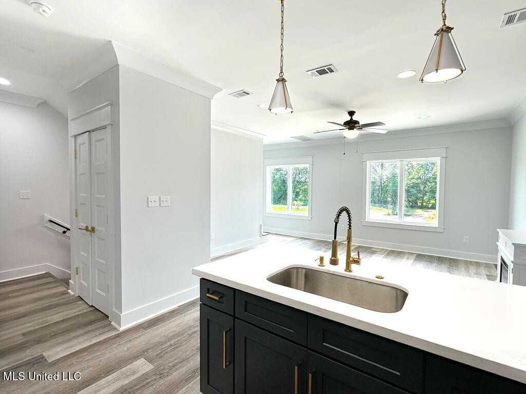 10152 Seymour Ave - Photo 3 of 35