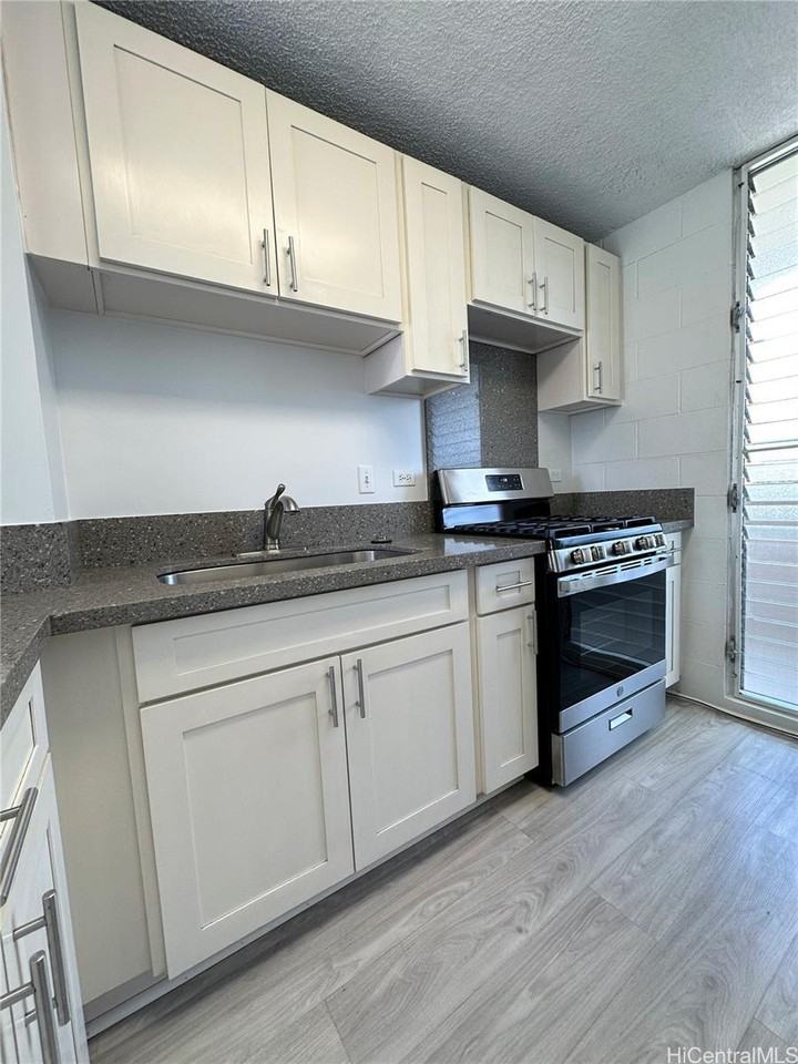 2630 Kapiolani Blvd #1004 - Photo 2 of 12