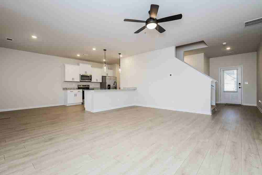 711 Berkley Dr - Photo 4 of 17