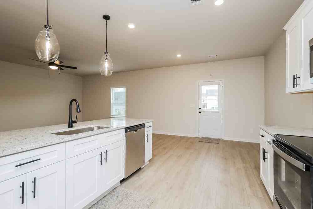711 Berkley Dr - Photo 6 of 17