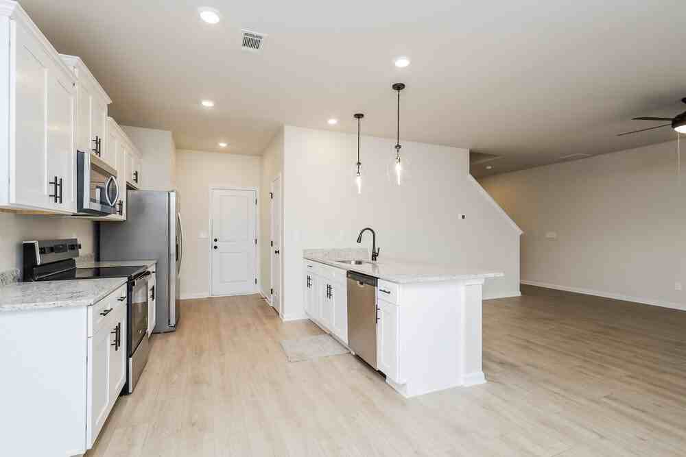 711 Berkley Dr - Photo 7 of 17