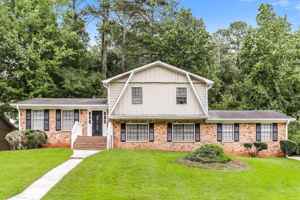 featured image of 3212 Goldenchain Dr
