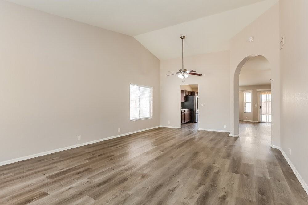 10249 W Orange Dr - Photo 3 of 16