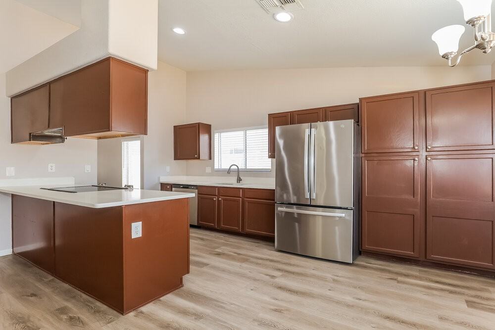 10249 W Orange Dr - Photo 4 of 16