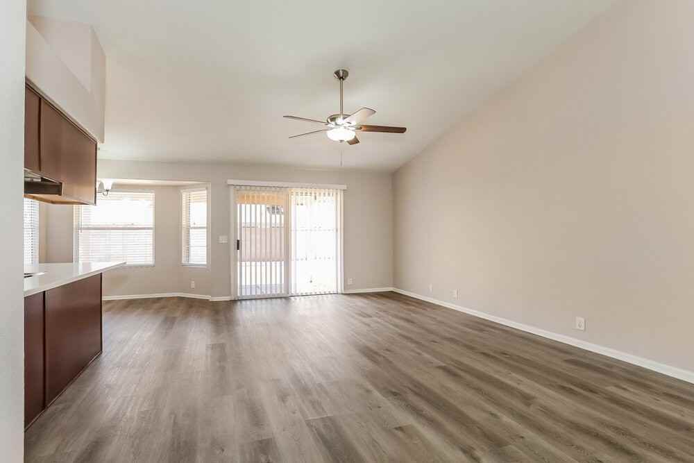 10249 W Orange Dr - Photo 6 of 16