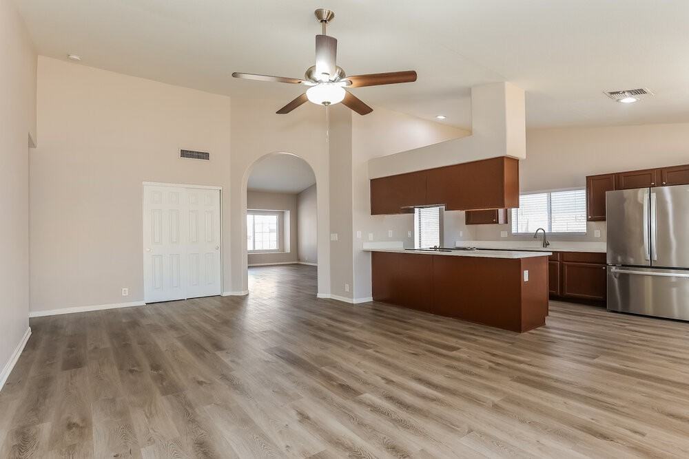 10249 W Orange Dr - Photo 7 of 16