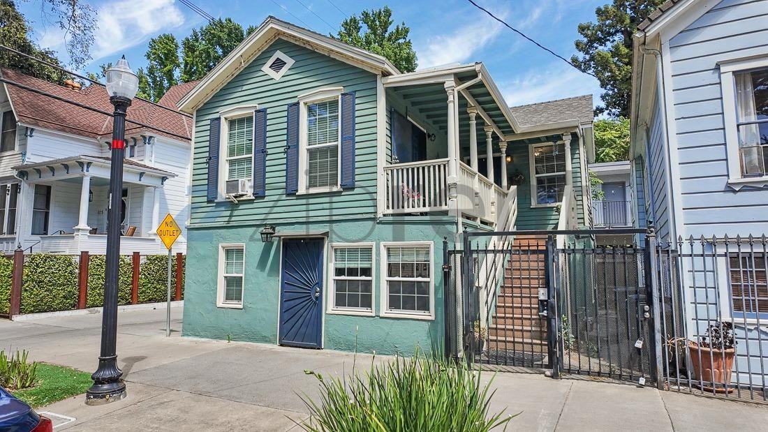 517 13th St #B - Photo 2 of 26