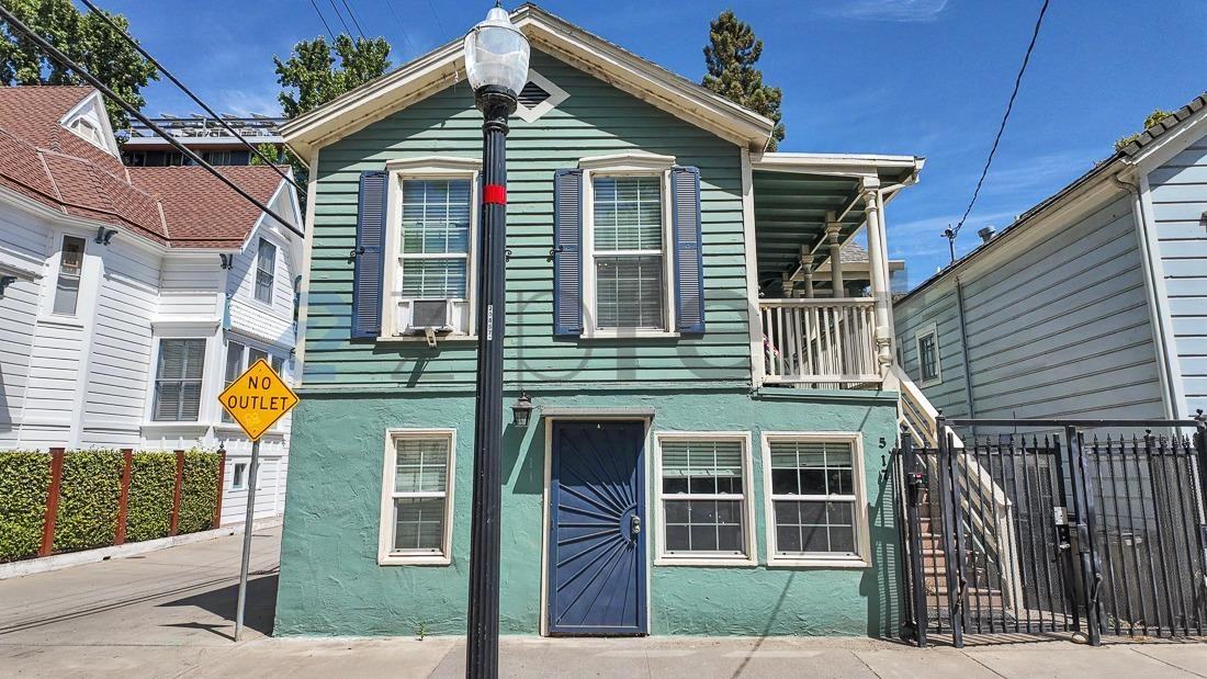 517 13th St #B - Photo 4 of 26