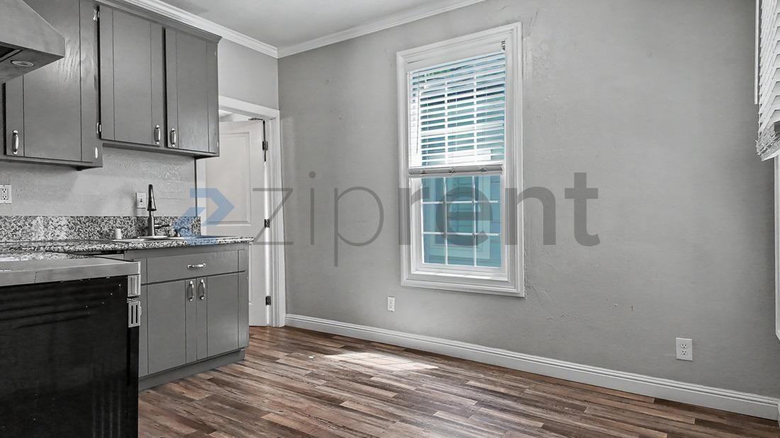 517 13th St #B - Photo 2 of 24