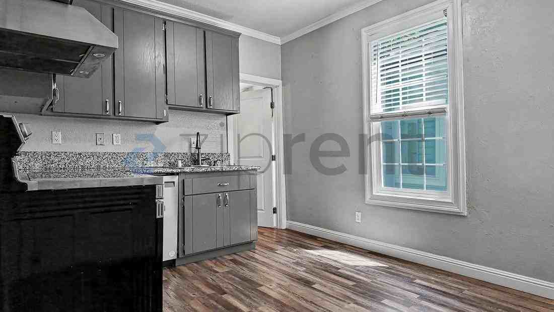 517 13th St #B - Photo 4 of 24