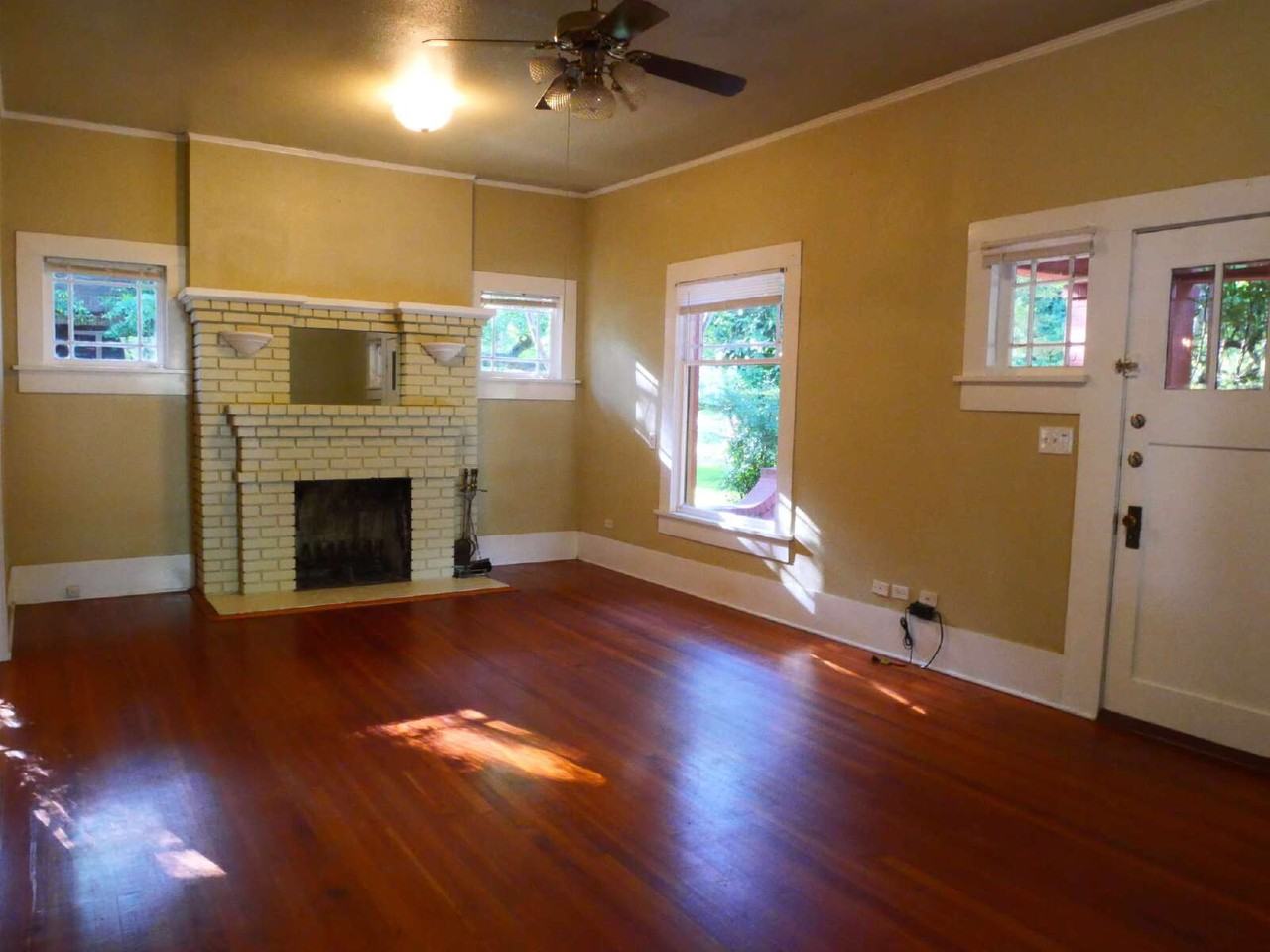 700 N Main St - Photo 2 of 35