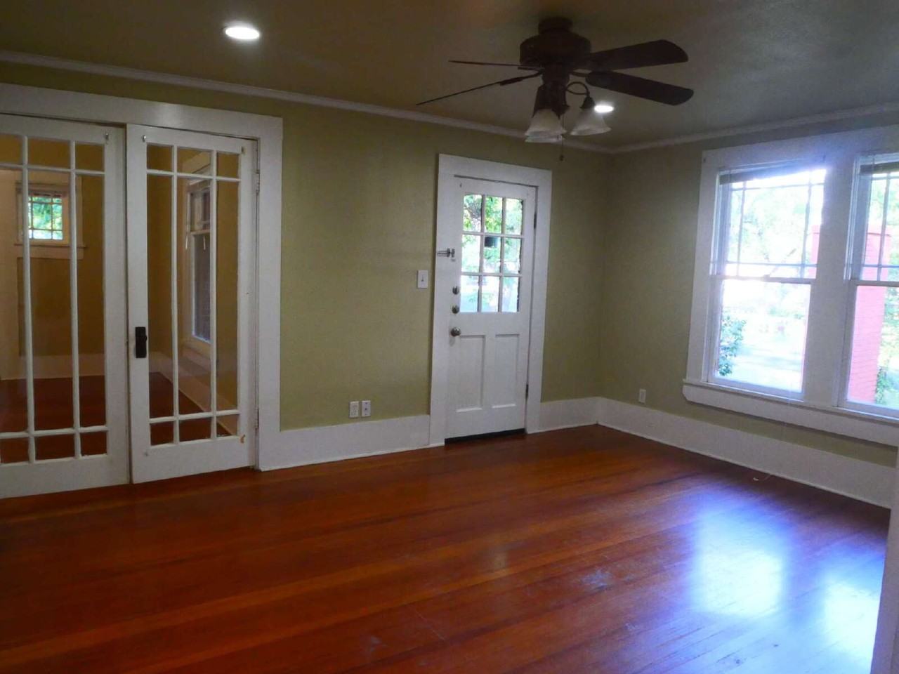 700 N Main St - Photo 3 of 35