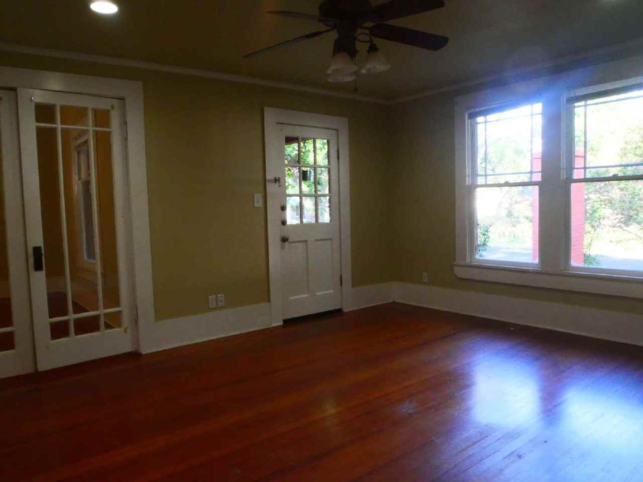 700 N Main St - Photo 4 of 35