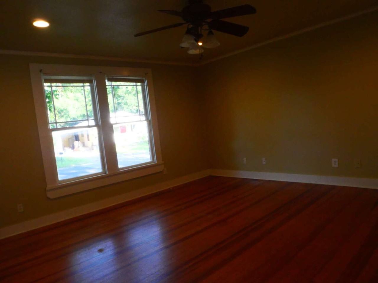 700 N Main St - Photo 5 of 35
