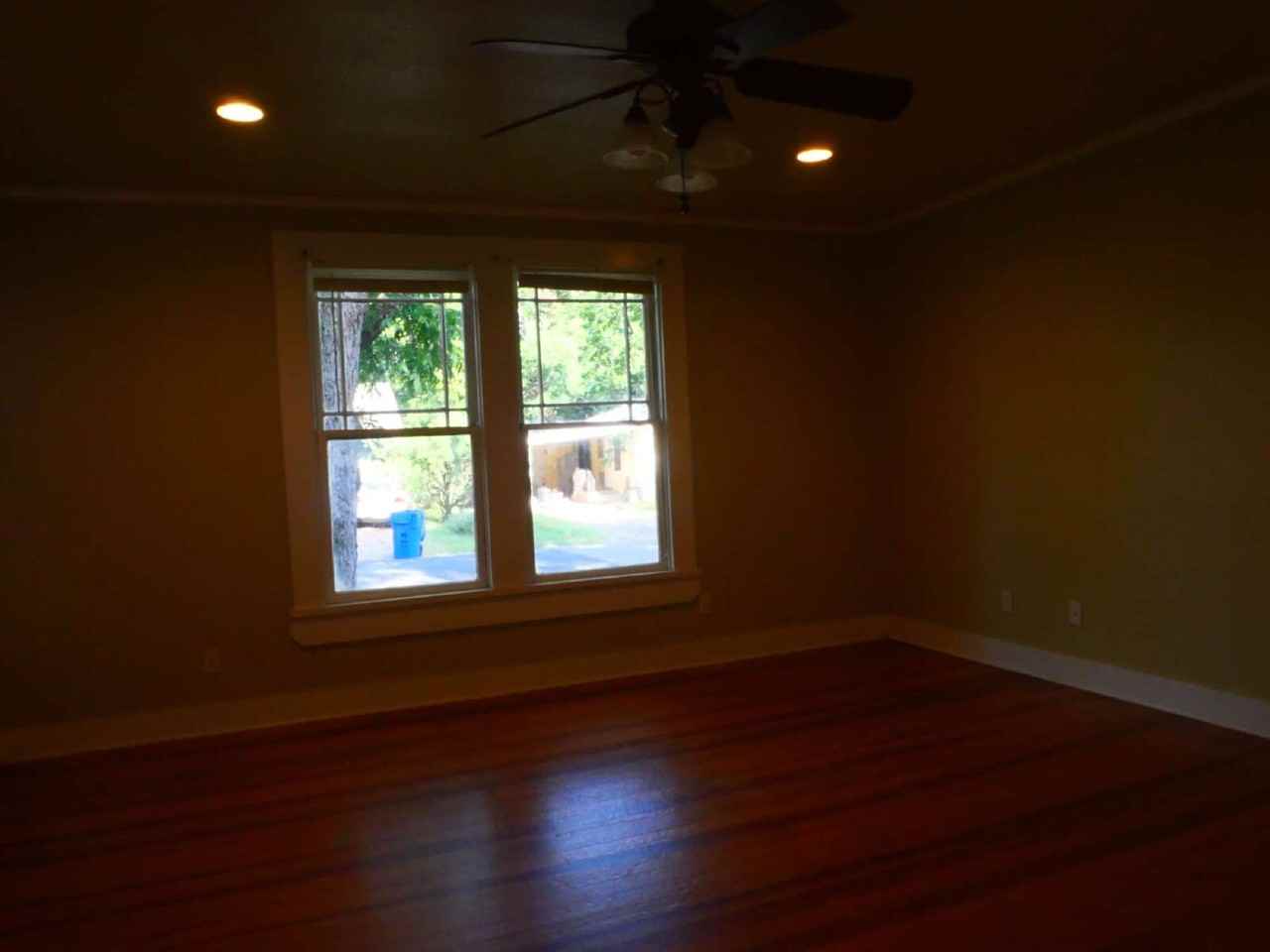 700 N Main St - Photo 7 of 35