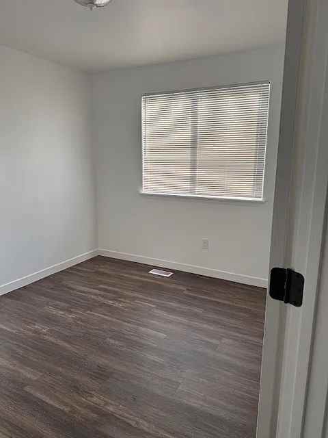 660 S Perry St - Photo 5 of 12