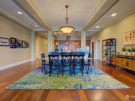 featured image of 207 Broadway