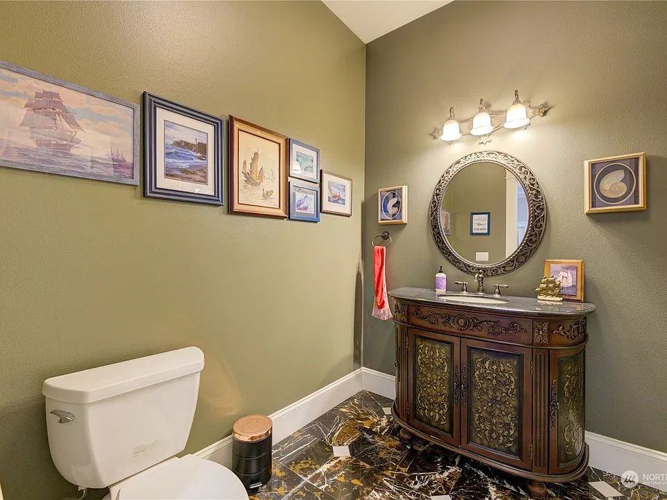 207 Broadway - Photo 3 of 35