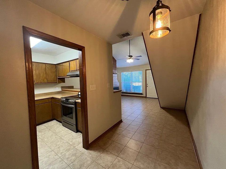 1307 Castelnau Ct - Photo 2 of 27