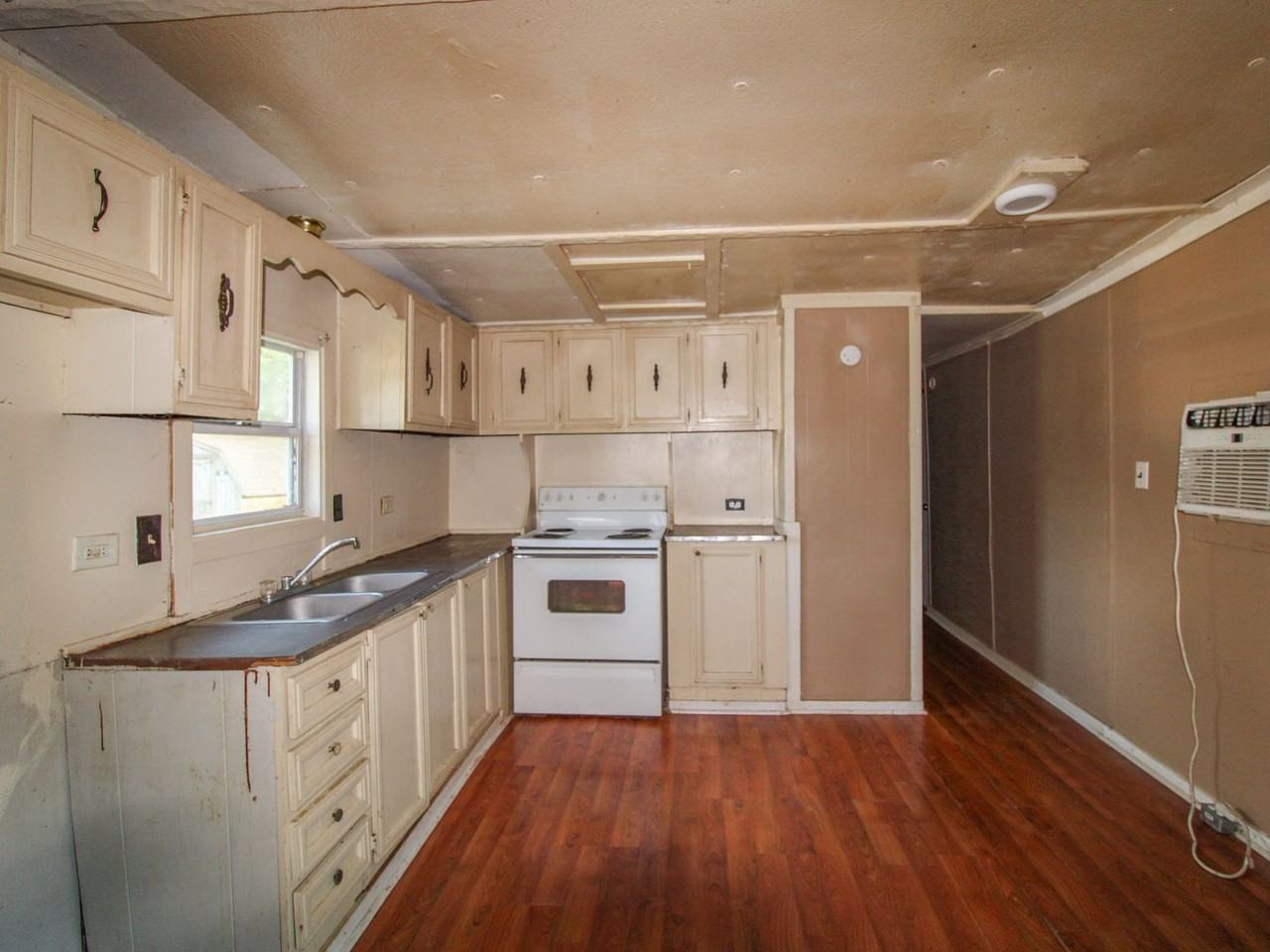 10 Simpson Rd - Photo 6 of 12