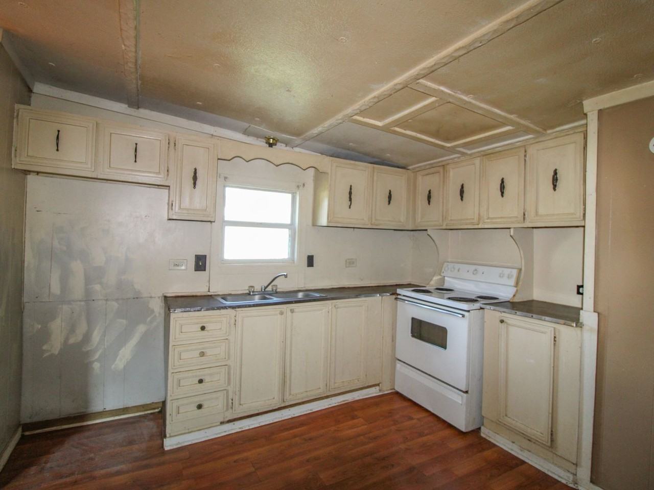 10 Simpson Rd - Photo 7 of 12