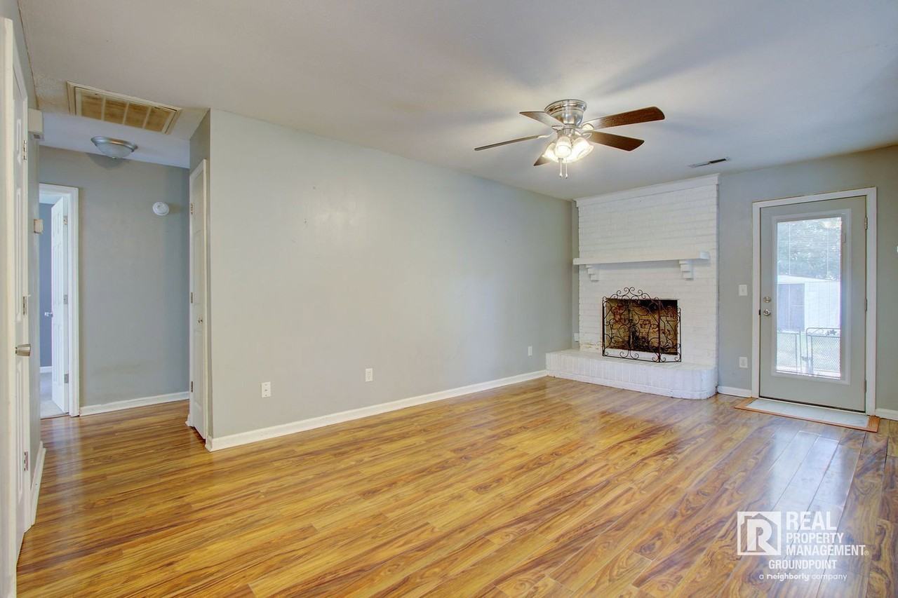 443 Robin Dr - Photo 4 of 25