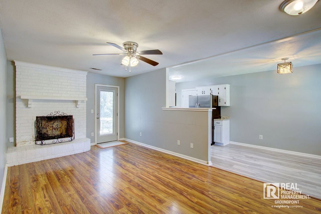 443 Robin Dr - Photo 5 of 25