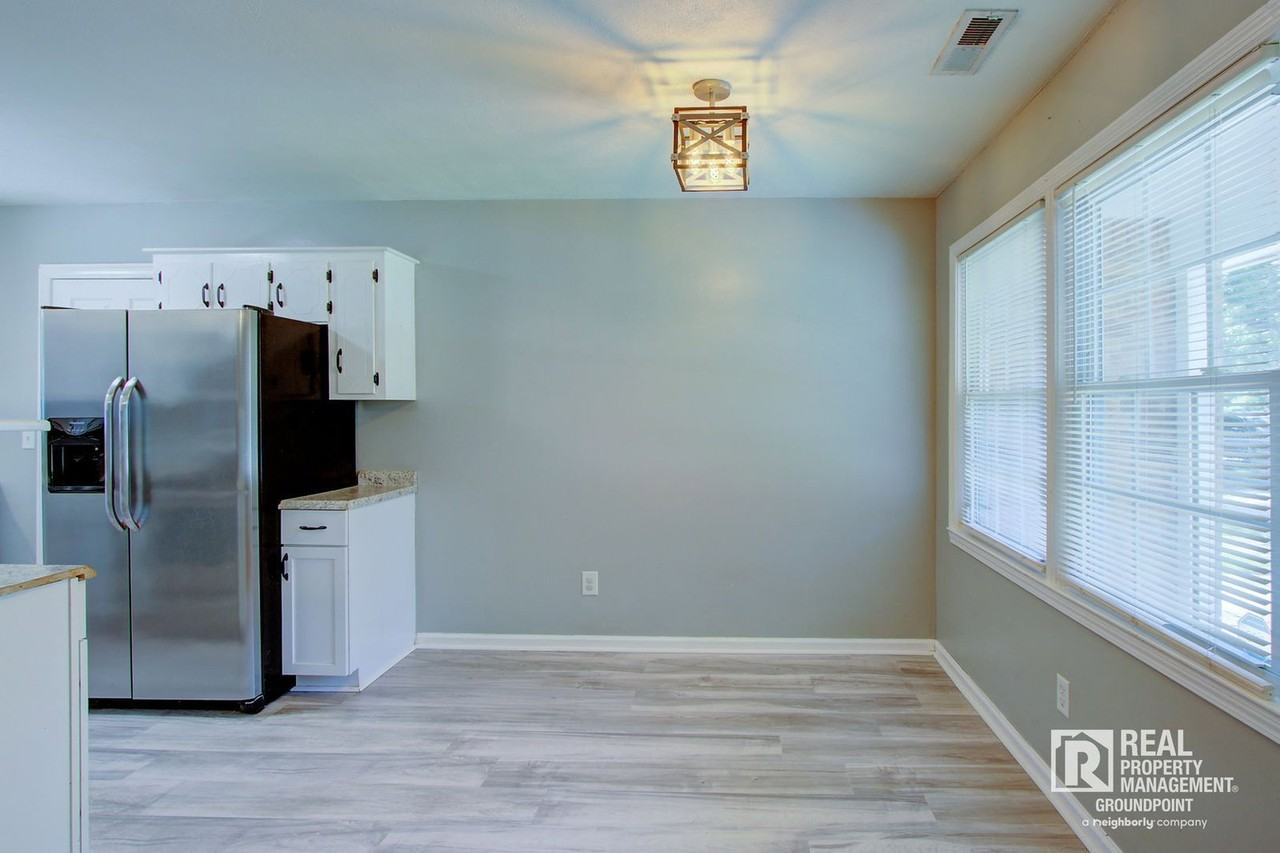 443 Robin Dr - Photo 6 of 25