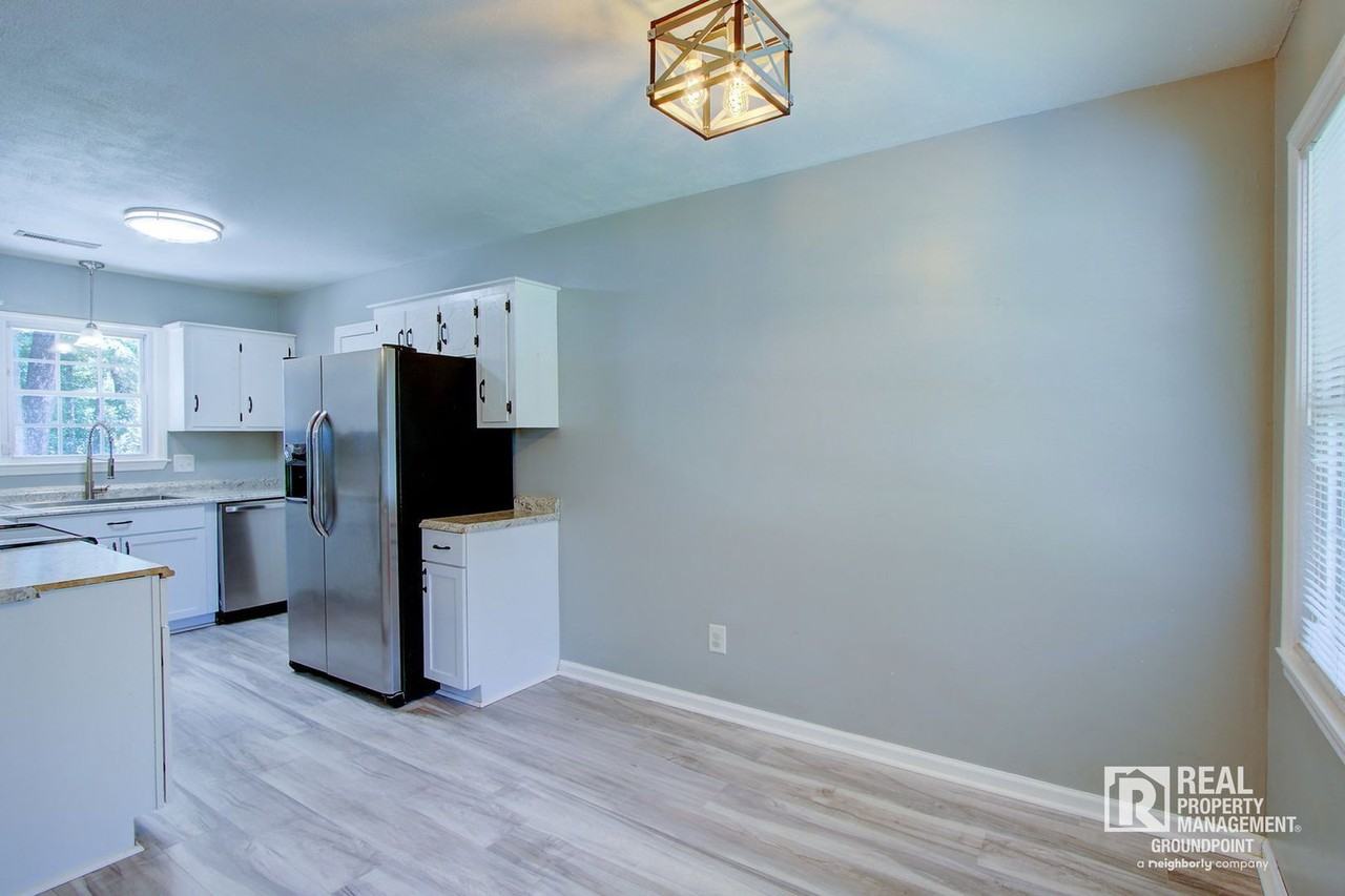 443 Robin Dr - Photo 7 of 25