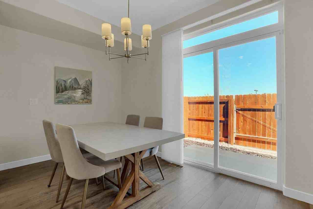 3792 Venice Grv - Photo 7 of 24