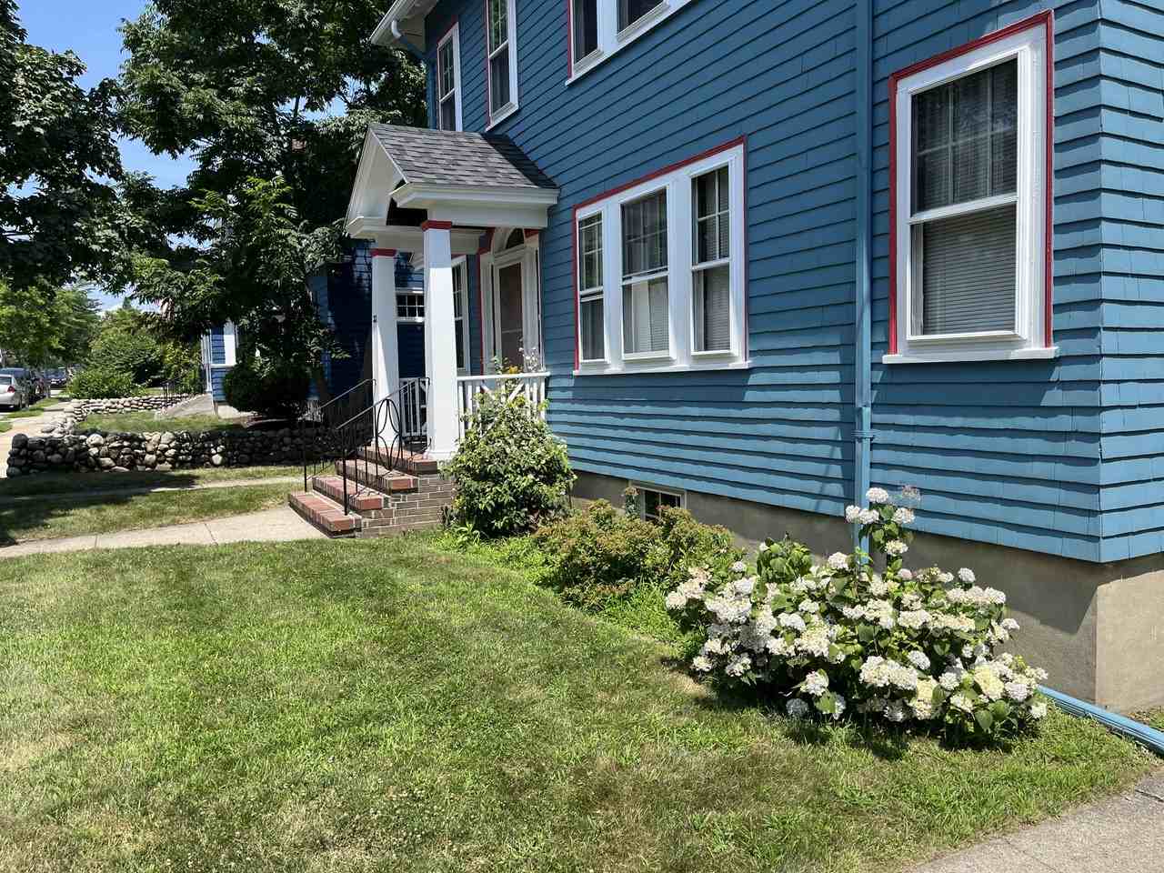 33 Sanborn Ave #2 - Photo 3 of 40