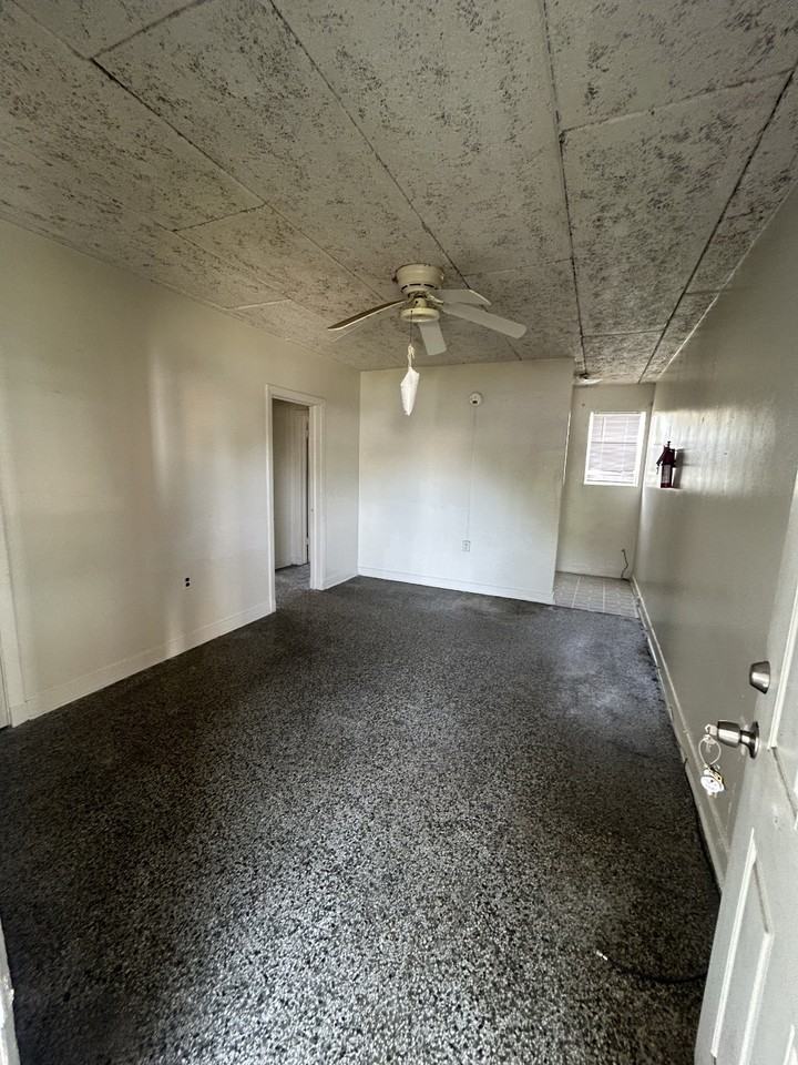 537 18th St #206 - Photo 3 of 14