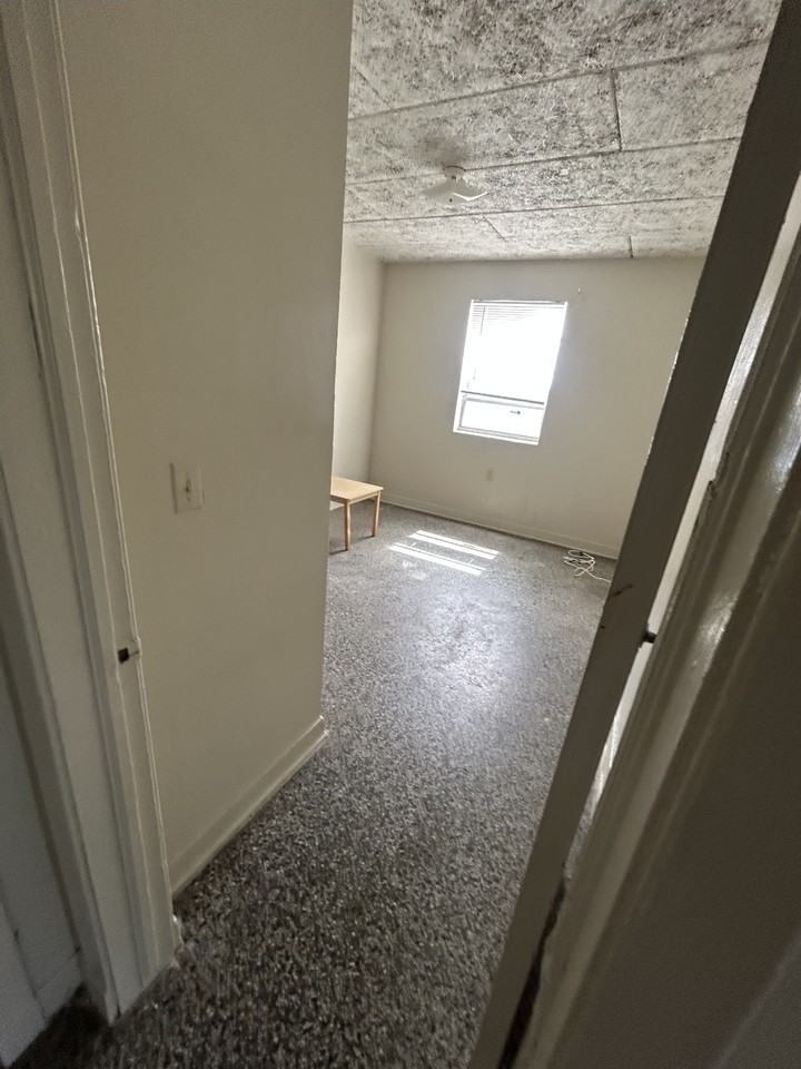 537 18th St #206 - Photo 4 of 14