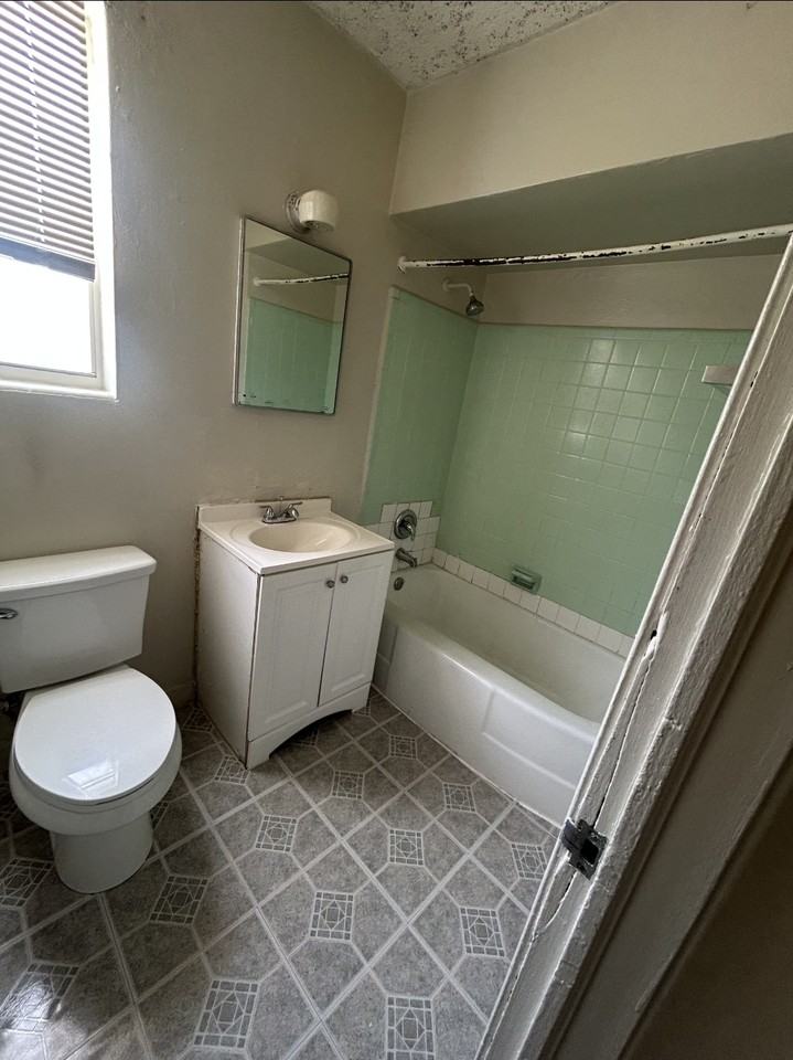 537 18th St #206 - Photo 5 of 14