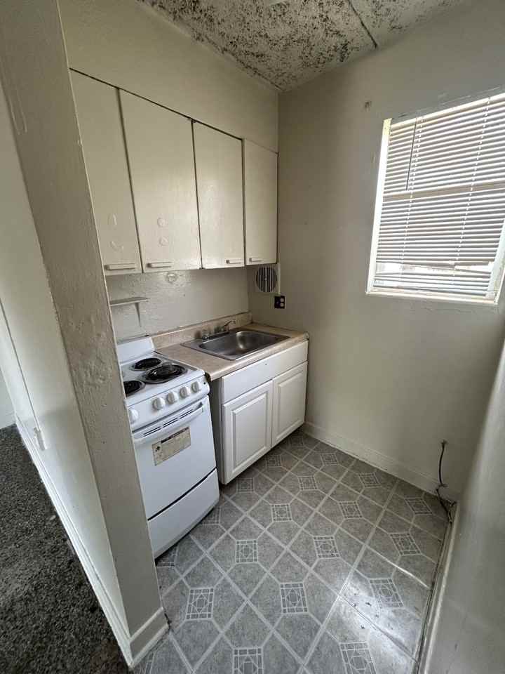 537 18th St #206 - Photo 6 of 14
