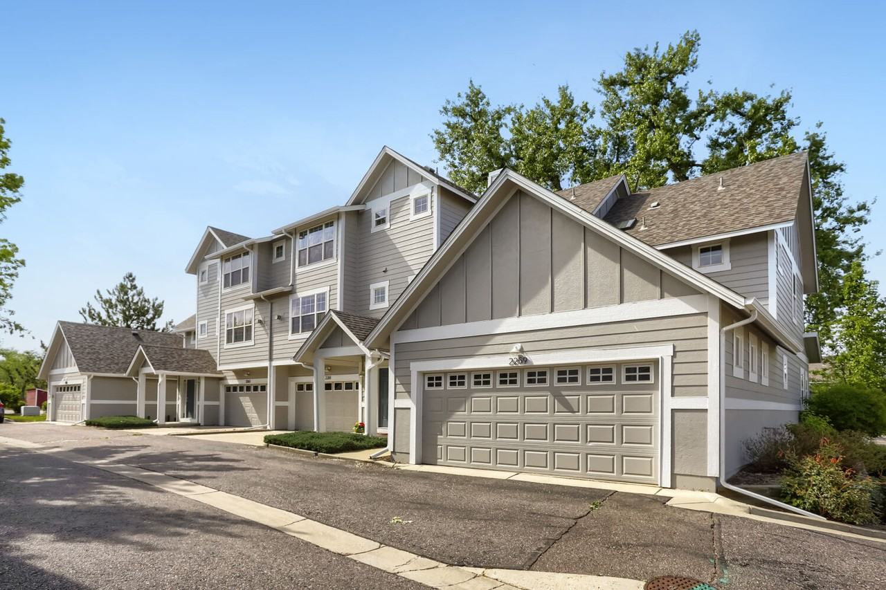 2261 Watersong Cir - Photo 4 of 33