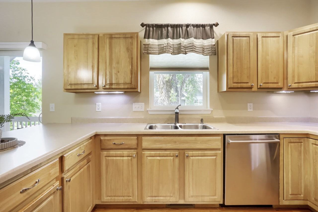 2261 Watersong Cir - Photo 6 of 33