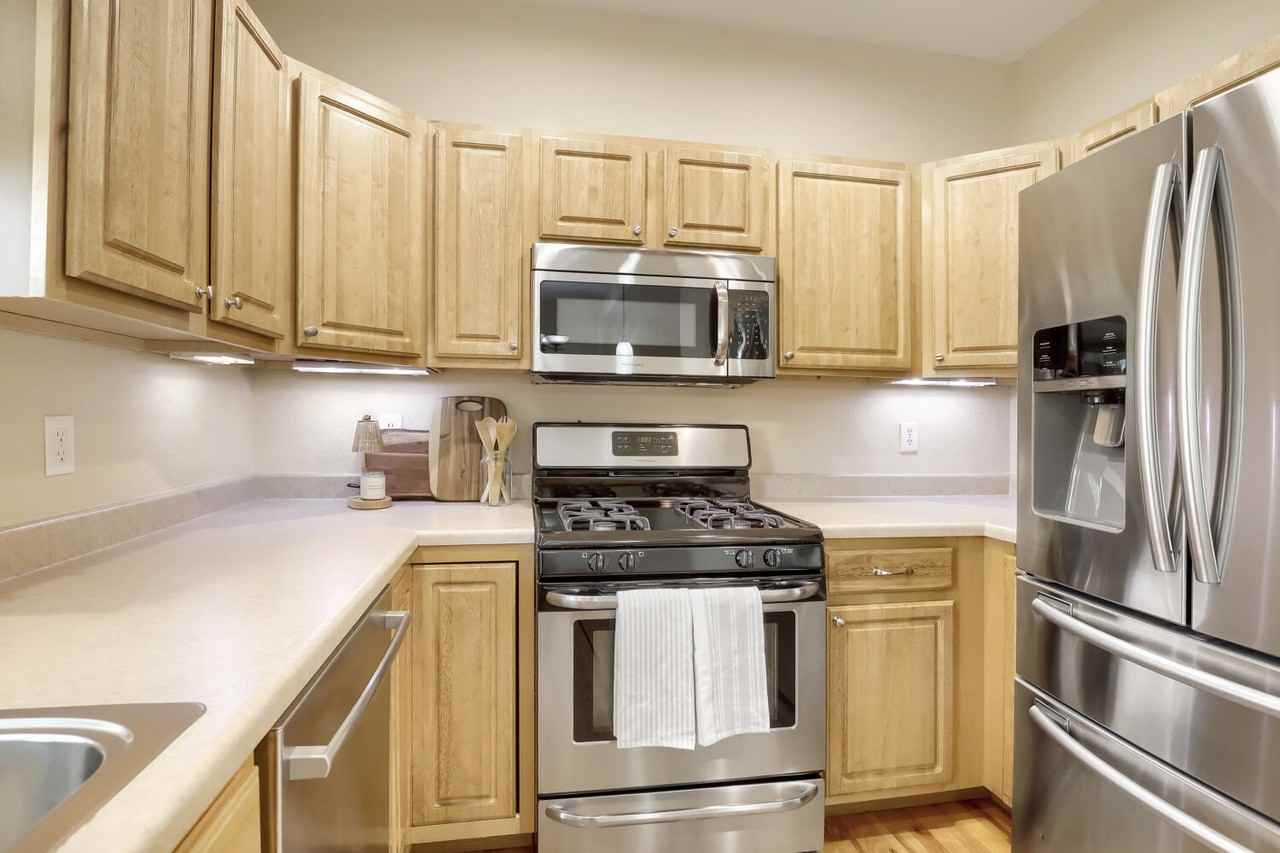 2261 Watersong Cir - Photo 7 of 33