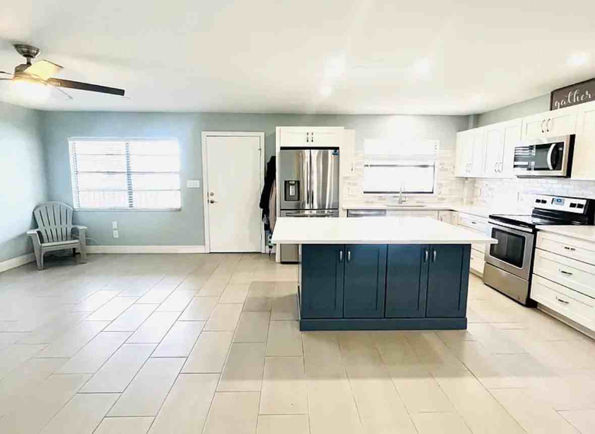 12500 Capri Cir N #203 - Photo 3 of 20