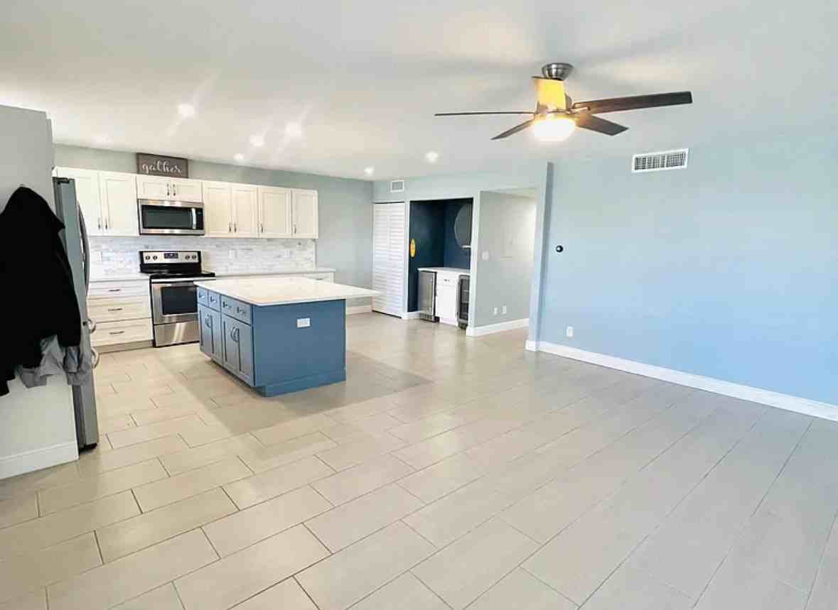 12500 Capri Cir N #203 - Photo 4 of 20