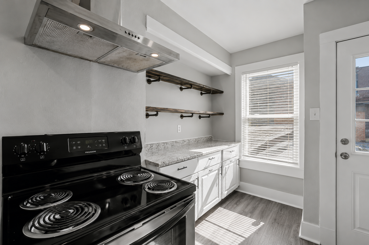 541 Adams St #541 - Photo 4 of 9