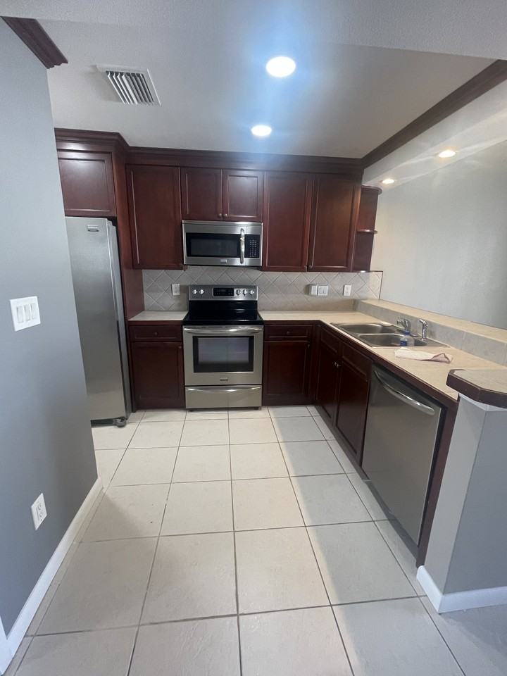 2647 St Josephs Dr W - Photo 2 of 20