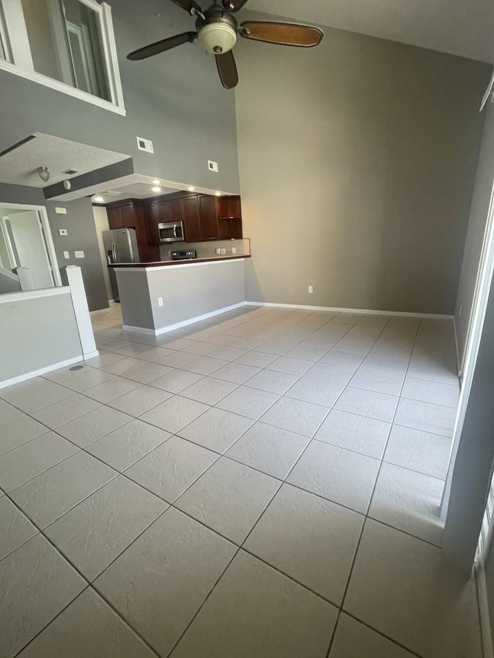 2647 St Josephs Dr W - Photo 5 of 20
