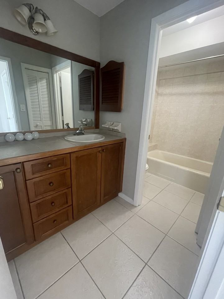 2647 St Josephs Dr W - Photo 7 of 20