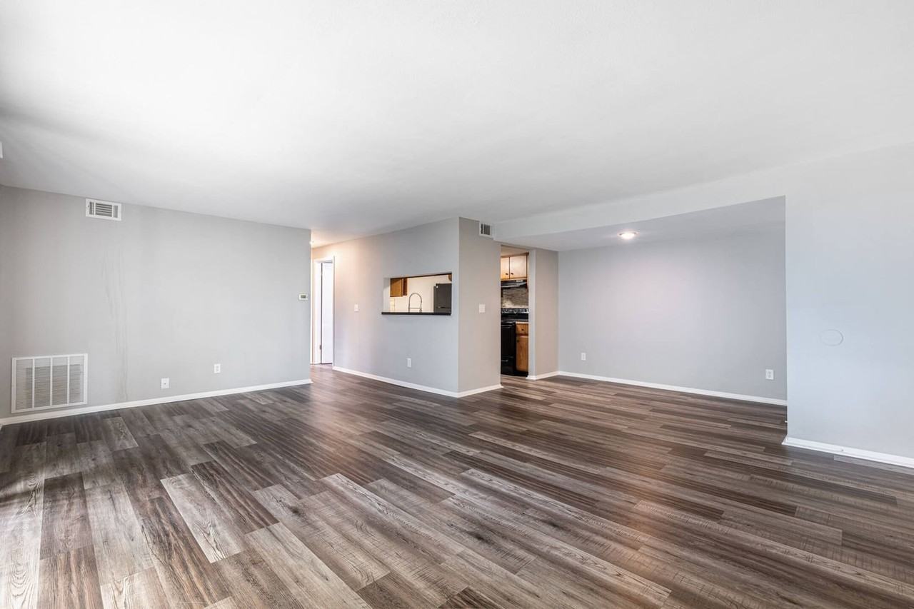 4420 - 4440  Flowerdale Avenue - Photo 2 of 16
