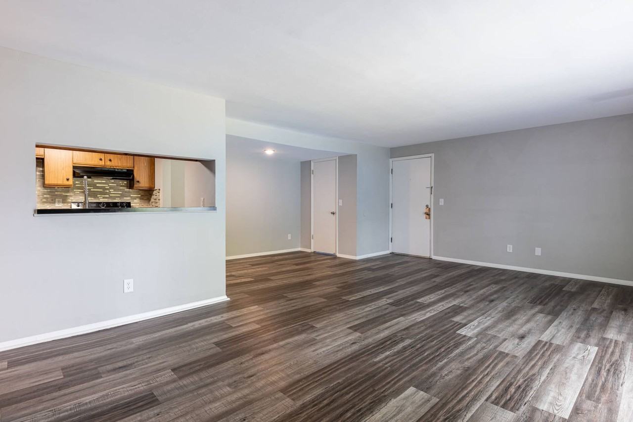 4420 - 4440  Flowerdale Avenue - Photo 3 of 16
