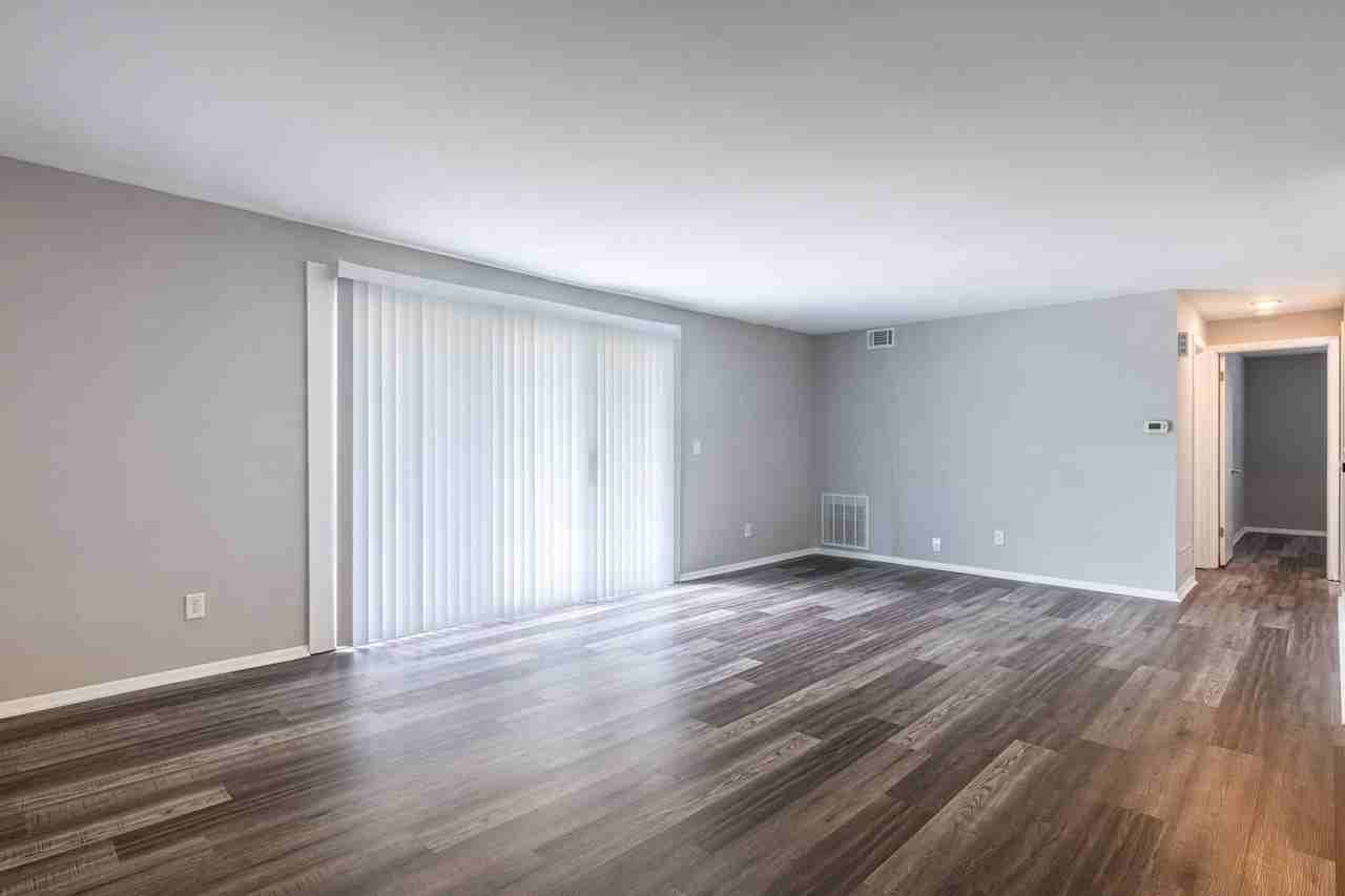 4420 - 4440  Flowerdale Avenue - Photo 4 of 16